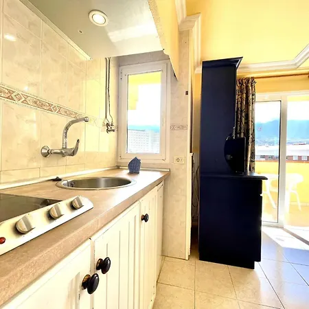 With Ocean Views In Playa Jardin, Puerto De La Cruz Appartement *