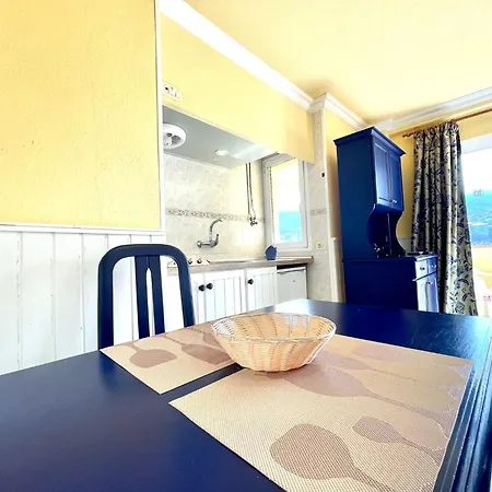 With Ocean Views In Playa Jardin, Puerto De La Cruz Appartement *